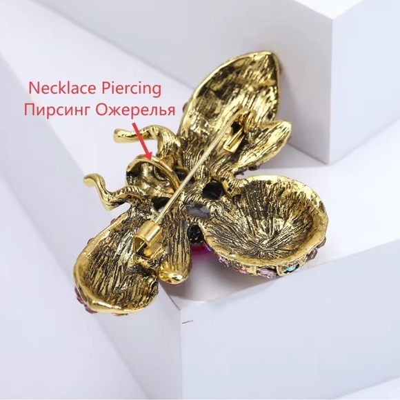 Sparkling Bee Crystal Gold Brooch - Picture 3 of 3